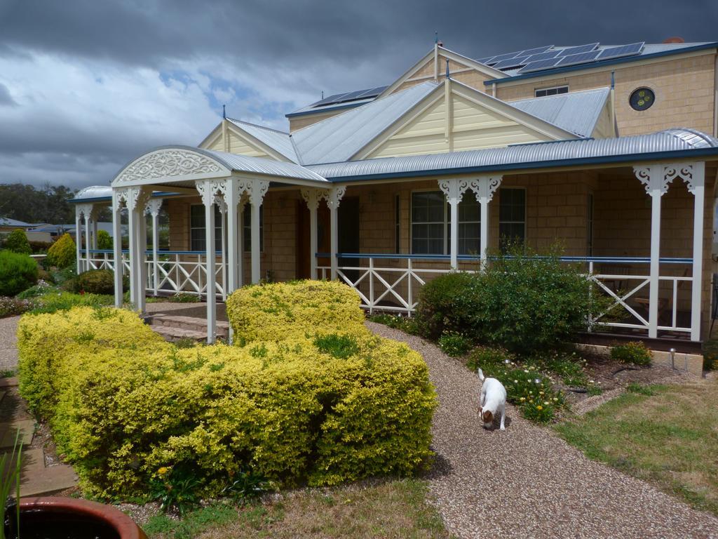Grovely House Bed and Breakfast Stanthorpe Buitenkant foto