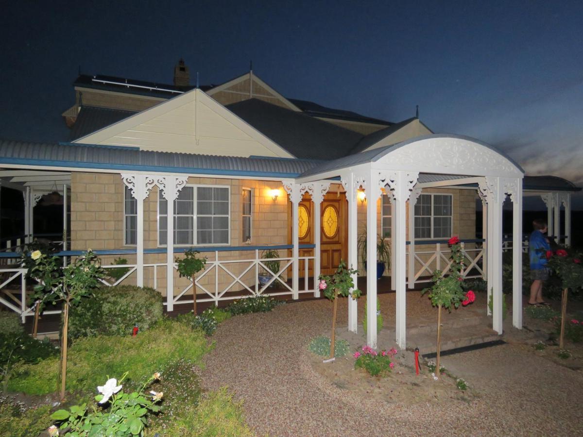 Grovely House Bed and Breakfast Stanthorpe Buitenkant foto